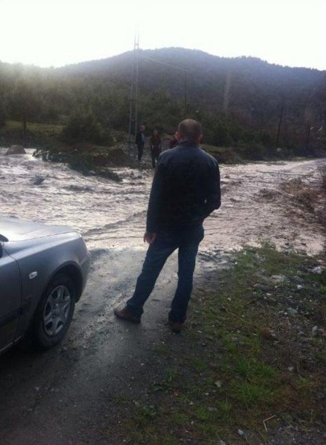 Çorum’da Dere Taştı 2 Köyle Ulaşım Kesildi