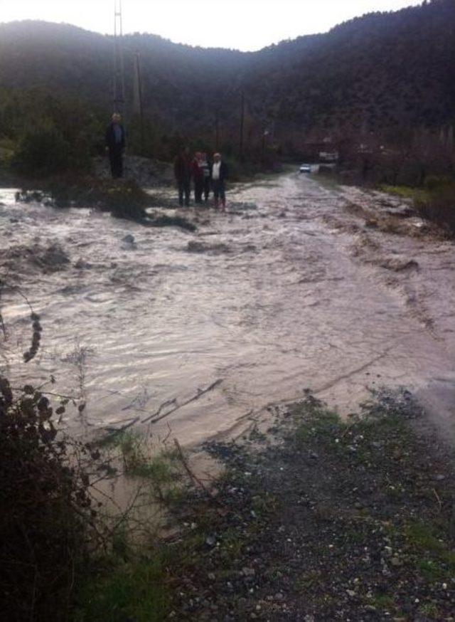 Çorum’da Dere Taştı 2 Köyle Ulaşım Kesildi