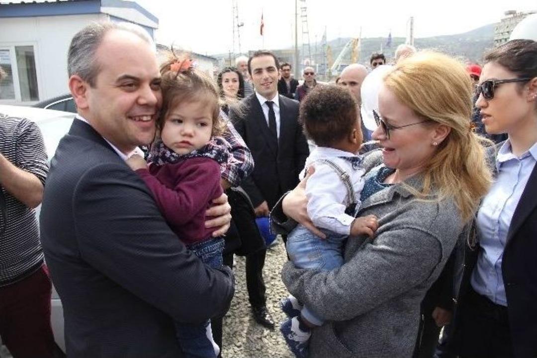 Bakan Kılı&ccedil;, Futbolcu Ve Aileleriyle Stadyum İnşaatını İnceledi