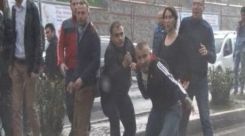 İha Muhabirine Şehir Magandalarından Tekme Tokat Saldırı