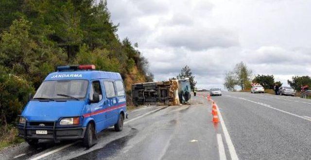 Antalya'da Tur Midibüsü Devrildi: 1 Ölü, 19 Yaralı