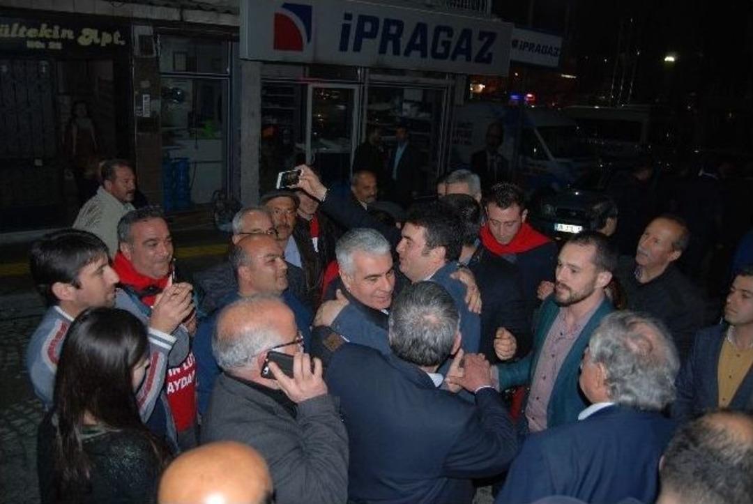 &Ouml;n Se&ccedil;imin Galipleri Meydan G&ouml;sterisi Yaptı