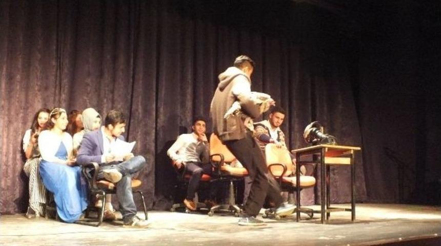 Malazgirt&rsquo;te Tiyatro G&ouml;sterimi