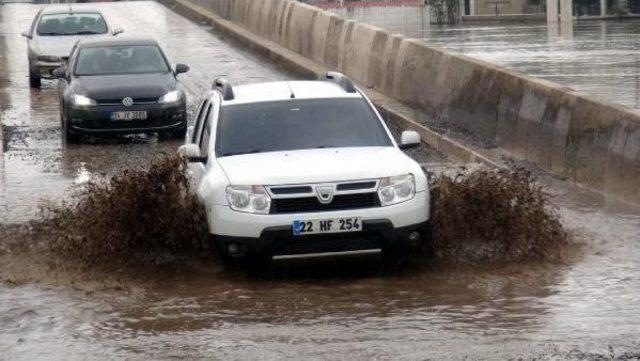 Edirne’De Nehirler Yükseldi, Köprüler Trafiğe Kapandı