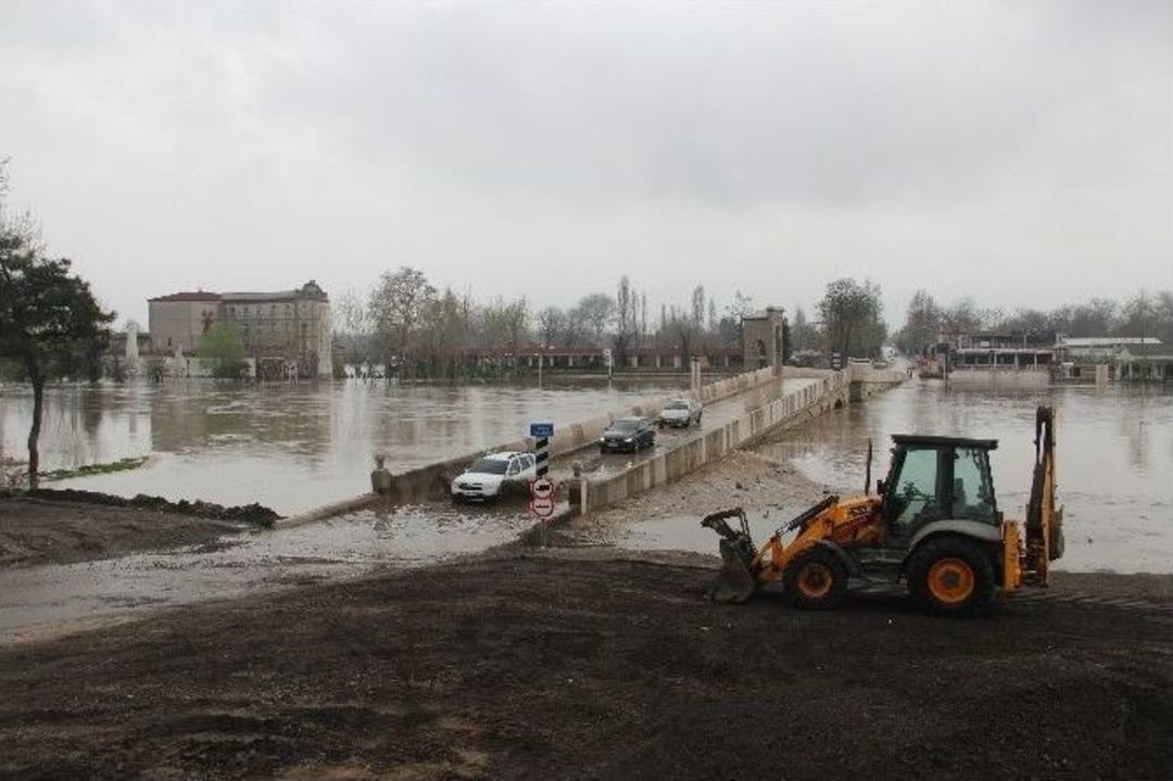 Edirne&rsquo;de Nehirler Y&uuml;kselmeye Devam Ediyor