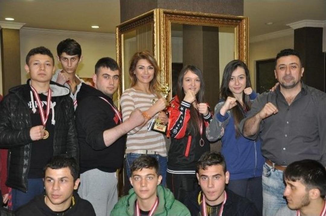 Manken Altıntop&rsquo;tan Uyuşturucuyla M&uuml;cadeleye Destek