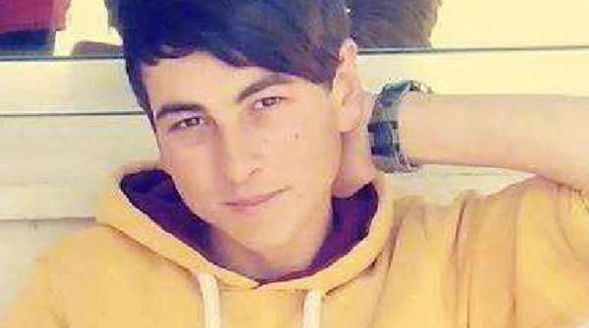 Tartıştığı Arkadaşını Okul Servisinde Boğazını Keserek &Ouml;ld&uuml;rd&uuml;