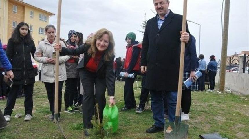 K&uuml;tahya&rsquo;da 500 Lise &Ouml;ğrencisi İ&ccedil;in 500 Fidan