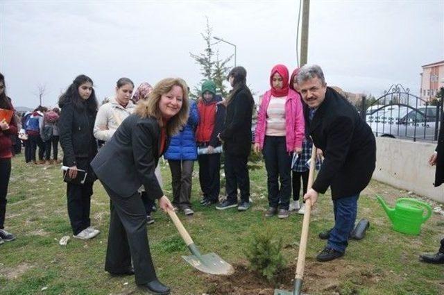 Kütahya’da 500 Lise Öğrencisi İçin 500 Fidan