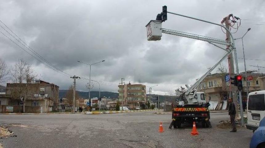 Kaza Kavşağına Trafik Lambaları Takıldı