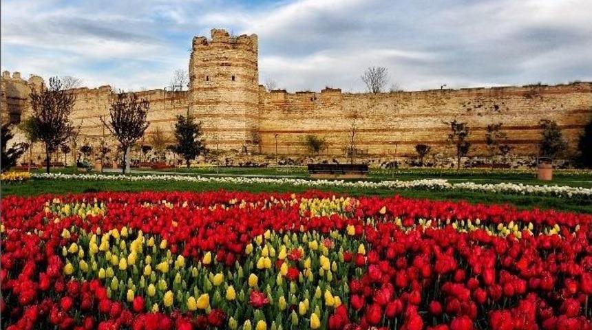 İstanbul&rsquo;da Lale Zamanı Başlıyor