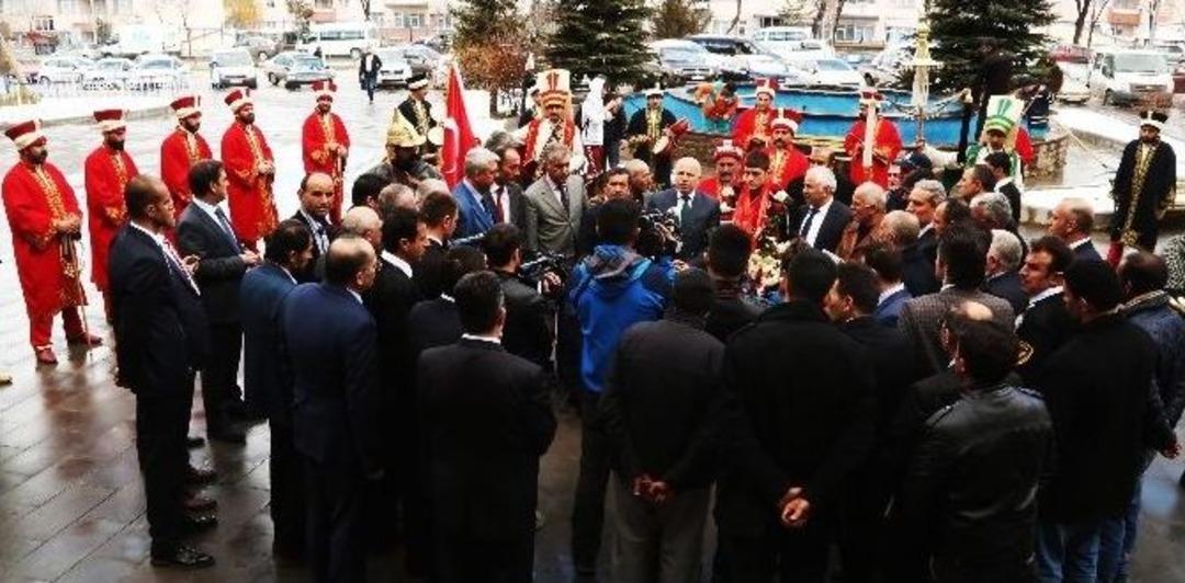 Başkan Sekmen, Milli G&uuml;reş&ccedil;iyi Altınla &Ouml;d&uuml;llendirdi