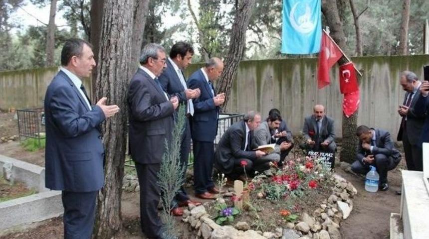 Başkan Şahiner, Fırat &Ccedil;akıroğlu Mezarı&rsquo;nı Ziyaret Etti