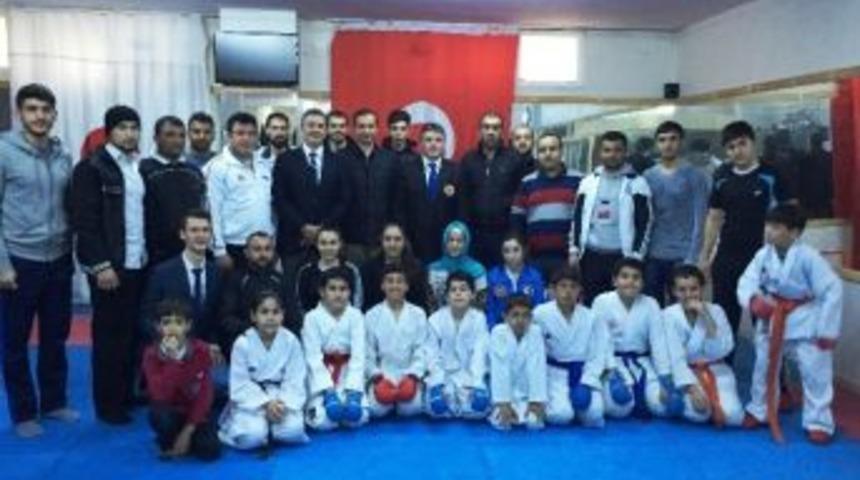 Karate Aday Hakem Kursu Sona Erdi