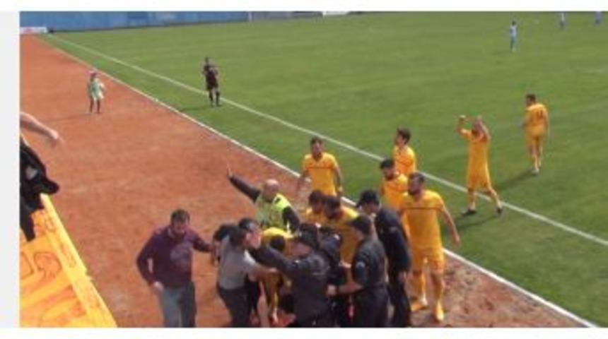 Futbolcu Taraftarın Hayatını Kurtardı