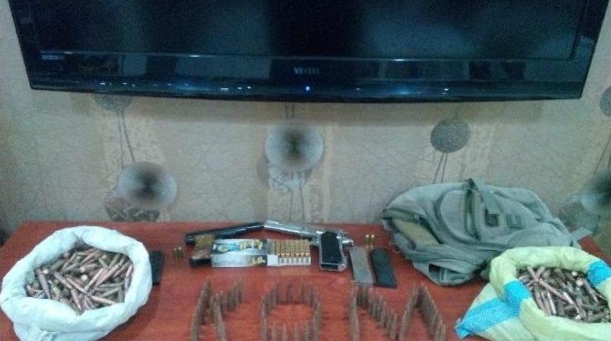 Mardin’de Bir Araçtan Cephanelik Çıktı