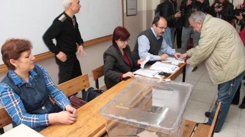 Chp Manisa'da &Ouml;zg&uuml;n &Ouml;zel &Uuml;st&uuml;nl&uuml;ğ&uuml;