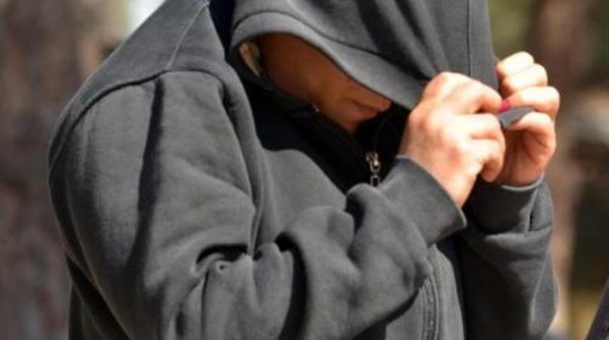 Manken Fotoğraflarıyla Kandırdığı Erkeklerle Fuhuş Yaparken Yakalandı