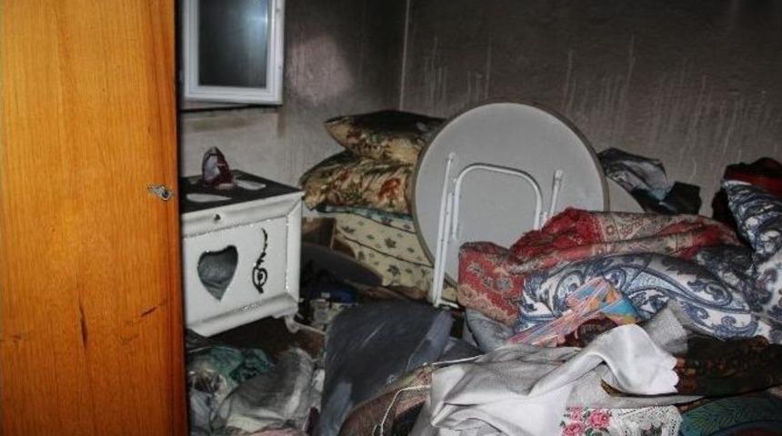 Yaşlı Kadını Kolonya D&ouml;k&uuml;p Diri Diri Yaktılar