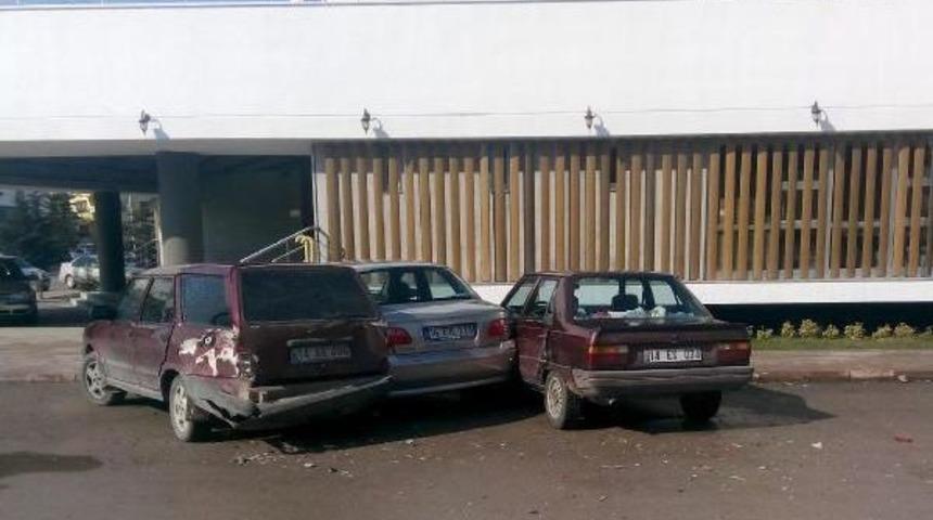 3 Otomobile &Ccedil;arpıp Ka&ccedil;an Cipin S&uuml;r&uuml;c&uuml;s&uuml; Aranıyor