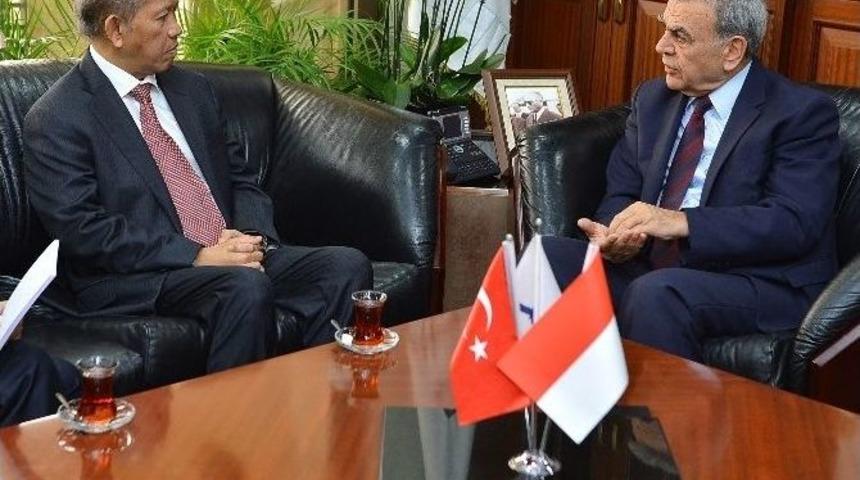 Endonezyalılardan İzmir&rsquo;e Yakın Takip