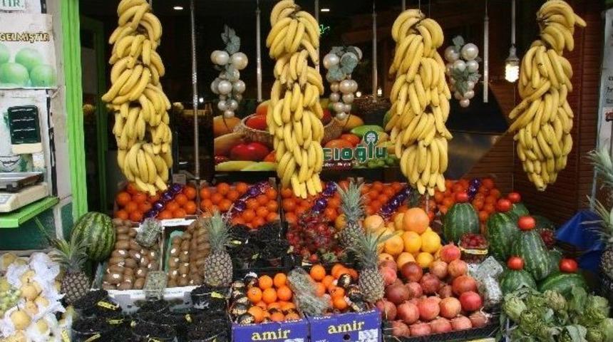 Yazlık Meyveler Tezgahlarda Yerlerini Almaya Başladı