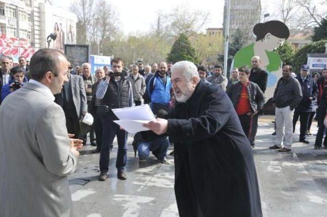 Öfkeli Fırıncı Belediye Binası Önünde Yine Protesto Yaptı