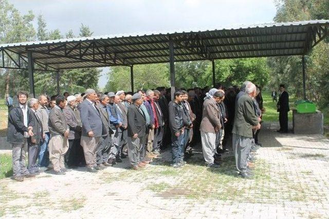 Boğazı Kesilerek Öldürülen Öğrenci Toprağa Verildi