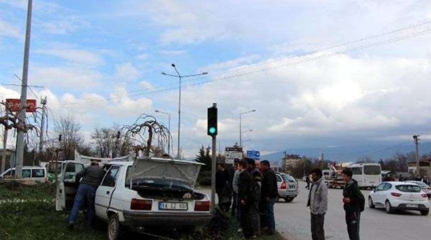 Komandoları Taşıyan Minib&uuml;s Ile Otomobil &Ccedil;arpıştı: 1 Yaralı