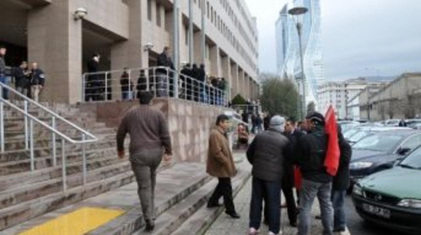 Elleri Kelep&ccedil;eli Halde Adliyeden Ka&ccedil;tı