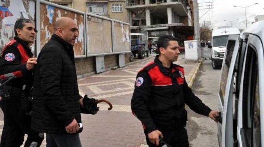 9 Ayrı Su&ccedil;tan Aranan Sahte Memur Bu Kez Ka&ccedil;amadı