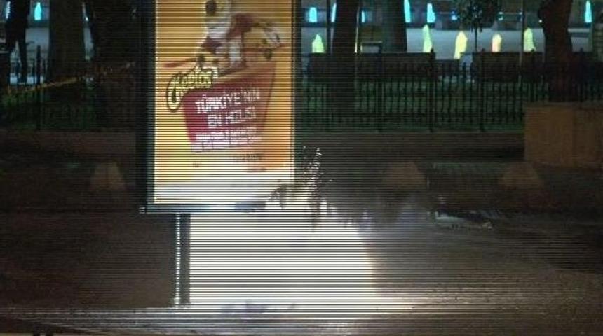 İbb Karşısındaki Ş&uuml;pheli Bavul Polisi Alarma Ge&ccedil;ird