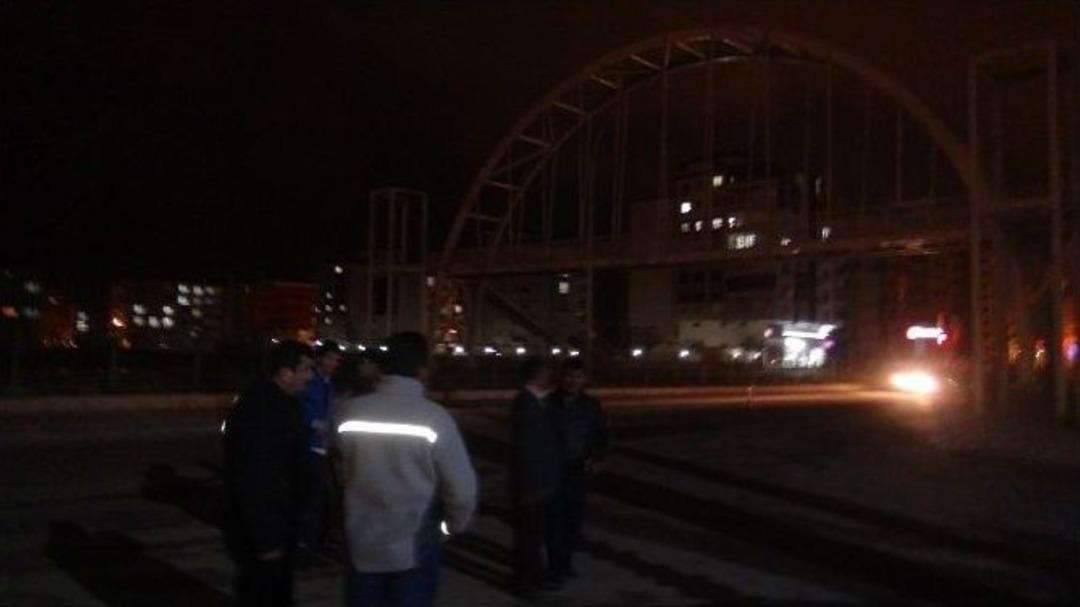 Ailesiyle Tartışan Gen&ccedil; K&ouml;pr&uuml;den Aşağı Atladı