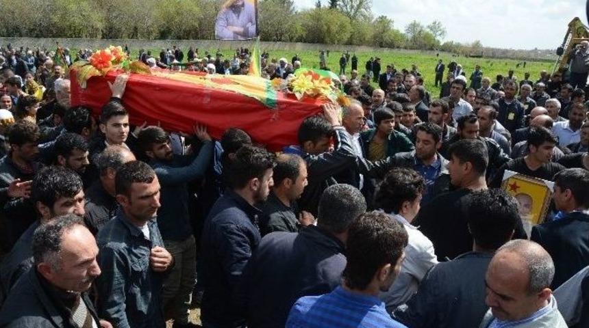 Ypg&rsquo;li &Ccedil;etin&rsquo;in Cenazesi Nusaybin&rsquo;de Defnedildi