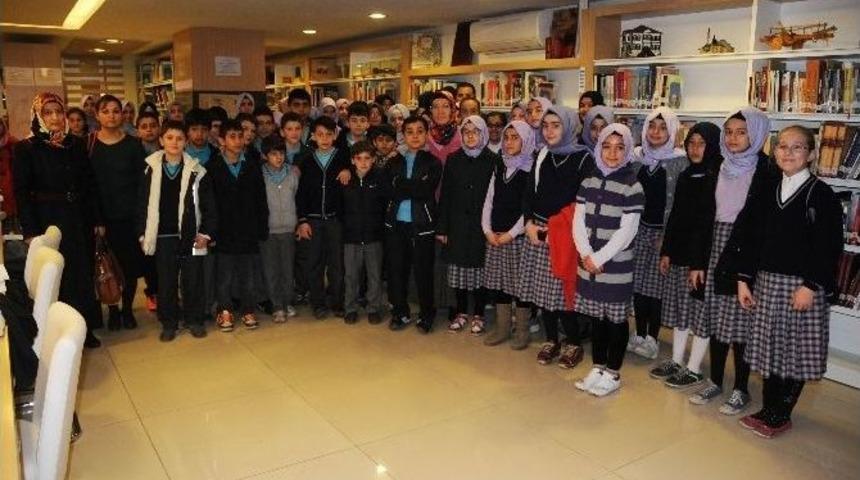 &Ouml;ğrenciler Şehir K&uuml;t&uuml;phanesini Ziyaret Etti