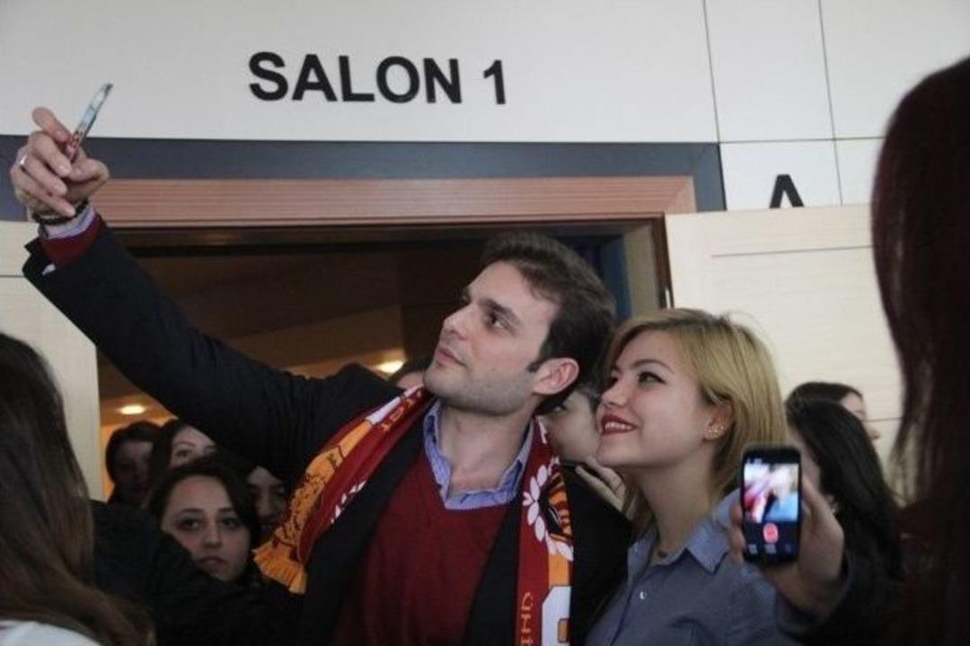 &Uuml;nl&uuml; Oyuncu Mehmet Aslan &Ouml;ğrencilere Uyuşturucuyu Anlattı