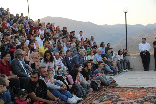 Köydeki açık hava konserine yoğun ilgi