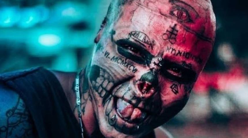 Ameliyatla burnunu ve kulaklarını aldırdı! Gerekçesi çok ilginç