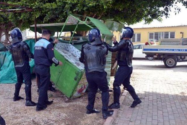 Zabıtadan Robocop Kıyafetiyle Seyyar Satıcı Operasyonu