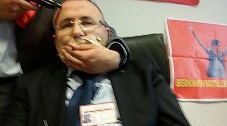 Savcıyı Odasında Silahla Rehin Aldılar