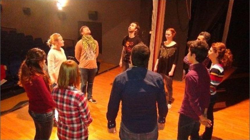 Polonya Ve Batmanlı Tiyatrocular Aynı At&ouml;lyede Buluştu