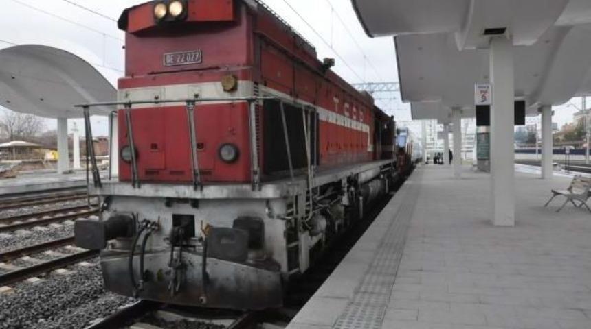 Elektrikler Kesildi, Yht Yolcuları 1.5 Saat Trende  Bekledi