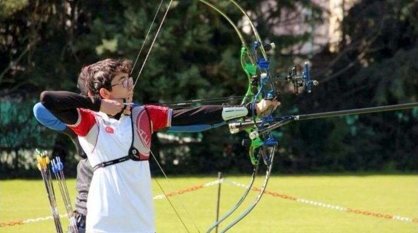 İhlas Koleji &Ouml;ğrencisi Mete Gazoz Ok&ccedil;ulukta Avrupa Vizesini Aldı