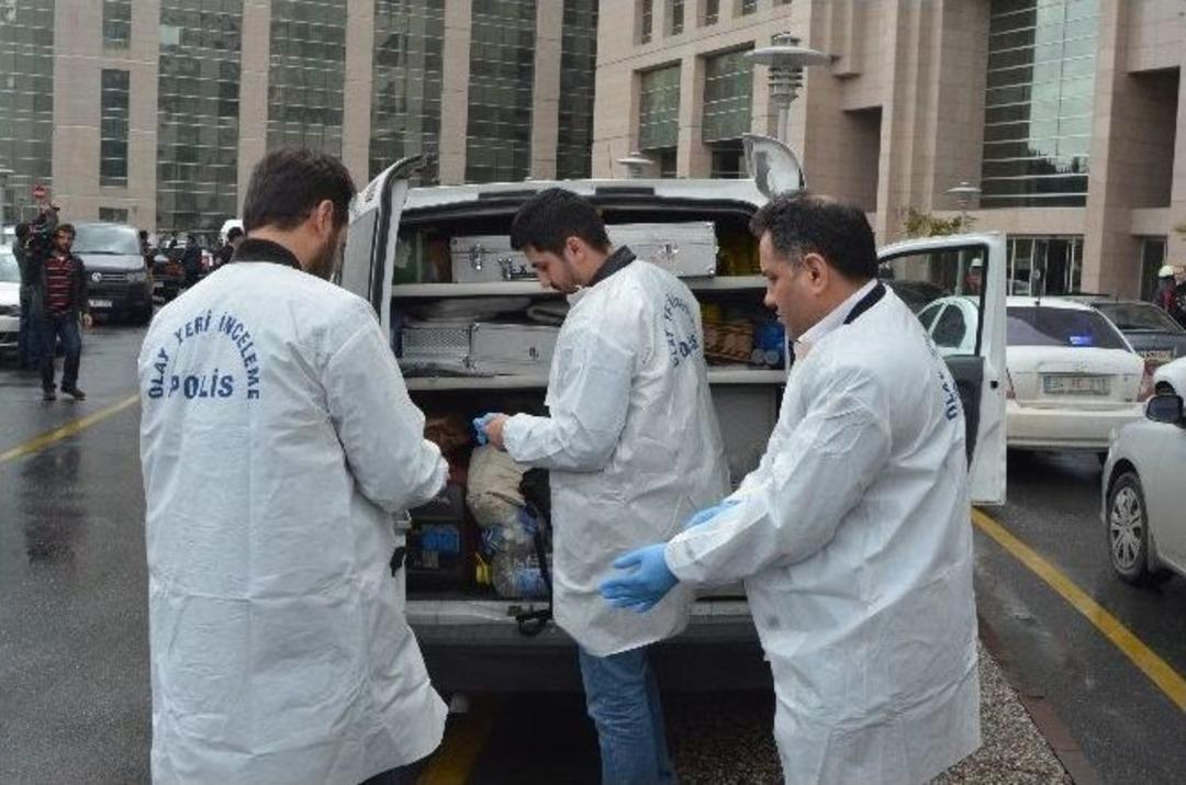 İstanbul Adliyesi&rsquo;nde Rehine Krizi Devam Ediyor