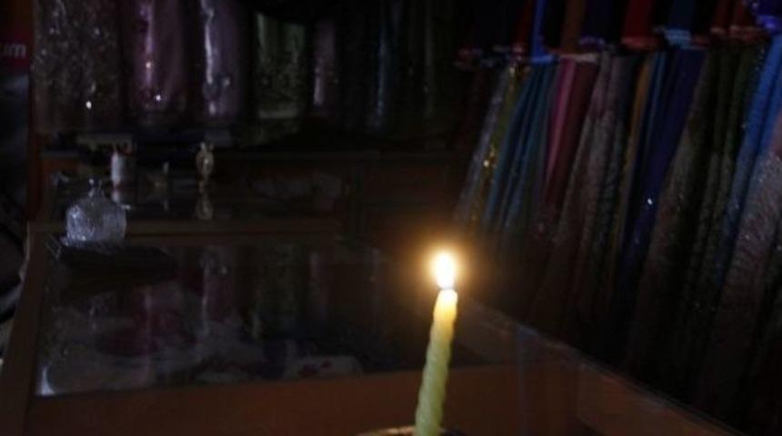 Elektrik Kesintisine Mumlu Tepki