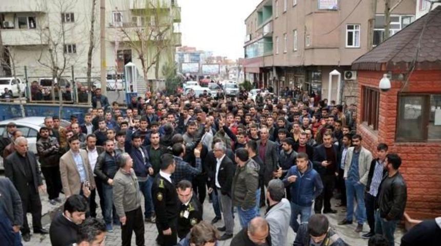Şırnak'ta Esnaf Elektrik Kesintilerini Protesto Etti