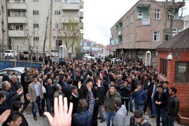 Şırnak'ta Esnaf Elektrik Kesintilerini Protesto Etti