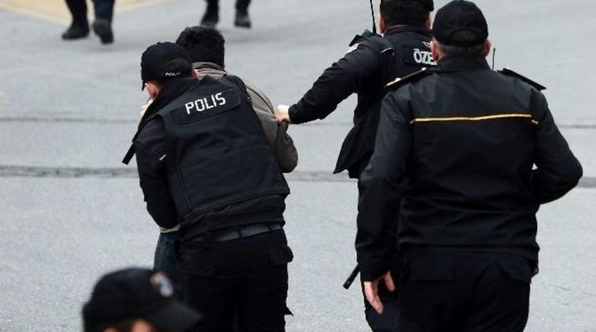 Adliye &Ouml;n&uuml;nde Hareketli Dakikalar