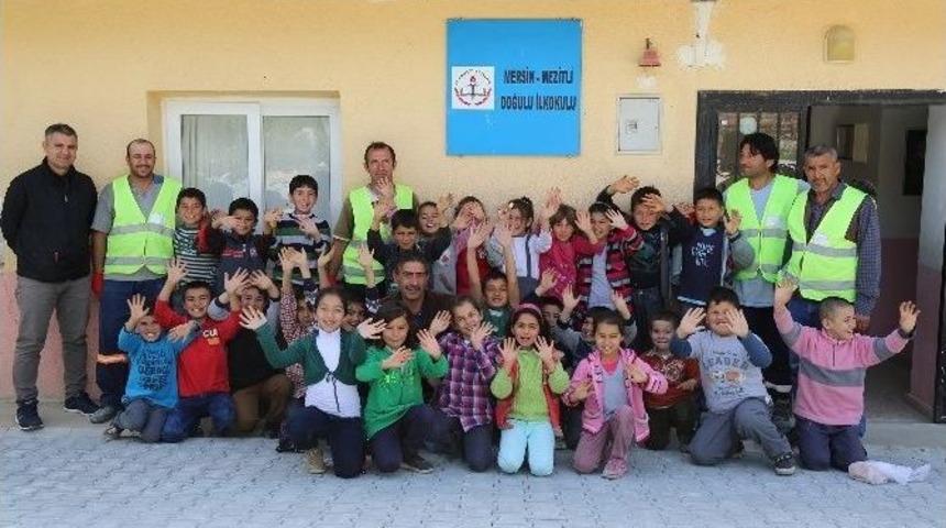 Mezitli Belediyesi, Doğlu İlkokulu Bah&ccedil;esine Kilit Parke Taşı D&ouml;şedi