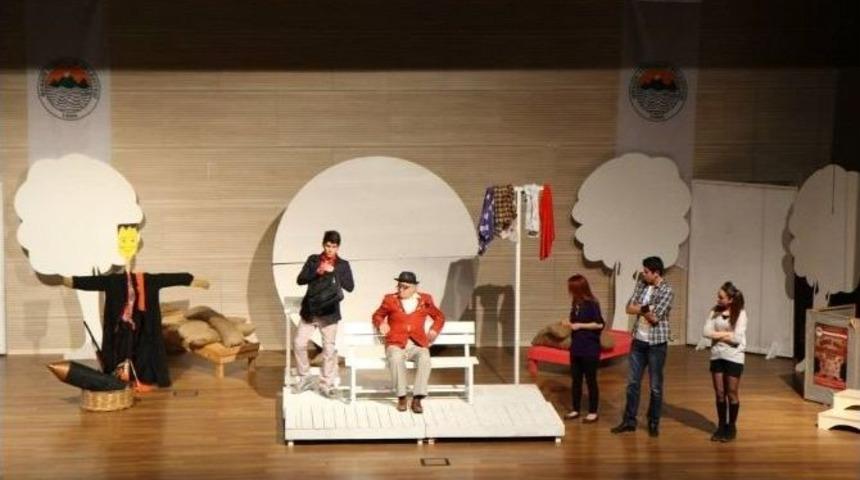 Toroslar&rsquo;da, D&uuml;nya Tiyatrolar G&uuml;n&uuml;&rsquo;ne &Ouml;zel Oyun